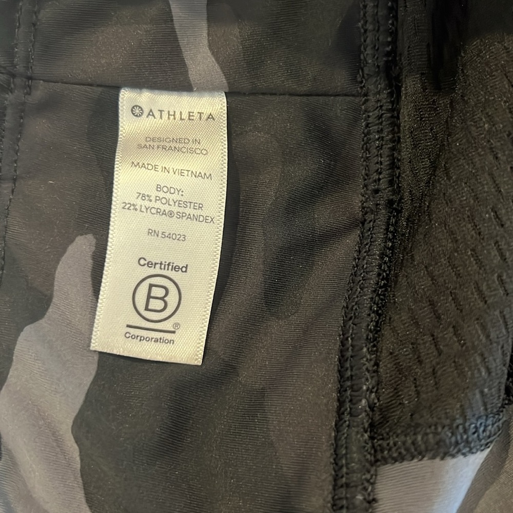 Athleta CamoUltimate Stash Pocket 7/8 Tight Size: M - Picture 5 of 8